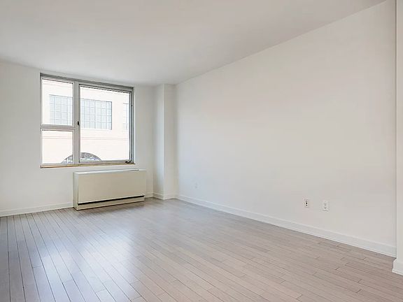 4th image of 250 Bedford Ave #129407