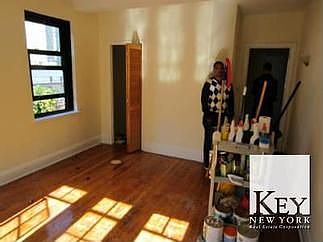 2nd image of 11 Waverly Pl Frnt 1