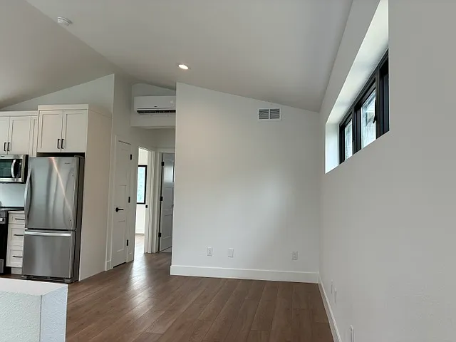 204 E Cannon St #B — Photo 12