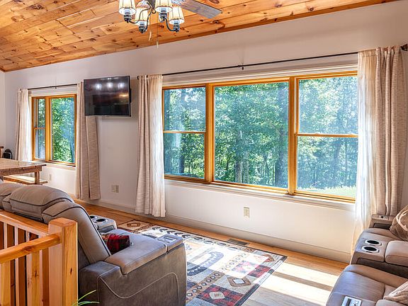 3rd image of 470 Rocky Top Ln
