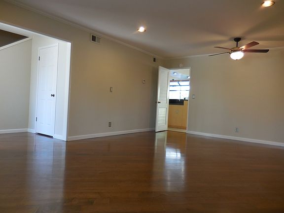 4th image of 2318 Lincoln Ave
