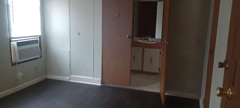 3 bed, 1000 sqft, $1,100 — Photo 3