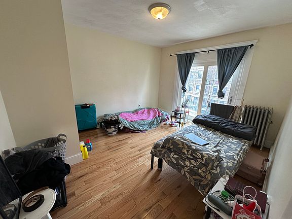 5th image of 194 Kelton St APT 2