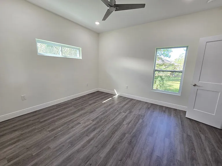 4966 Andrew Ave — Photo 11