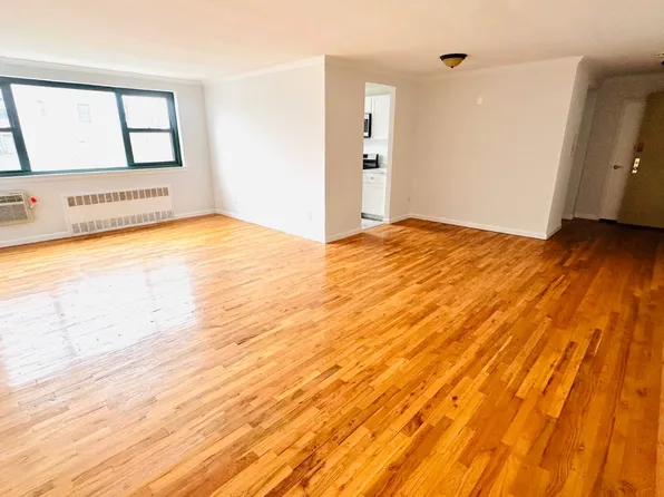 210 Atlantic Ave, Lynbrook, NY