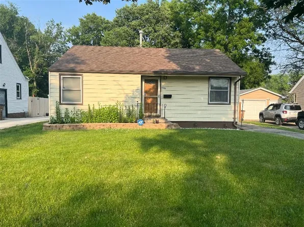 1507 64th St, Windsor Heights, IA 50324