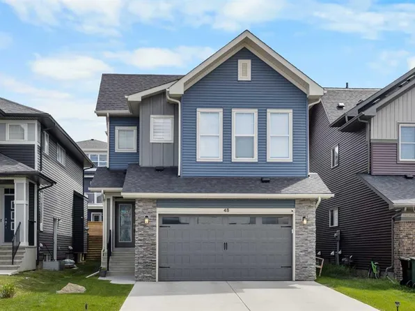 48 W Carringvue St NW, Calgary, AB T3P 1L7