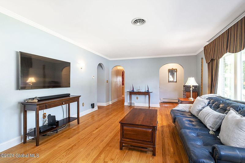 2nd image of 33 Newton Road