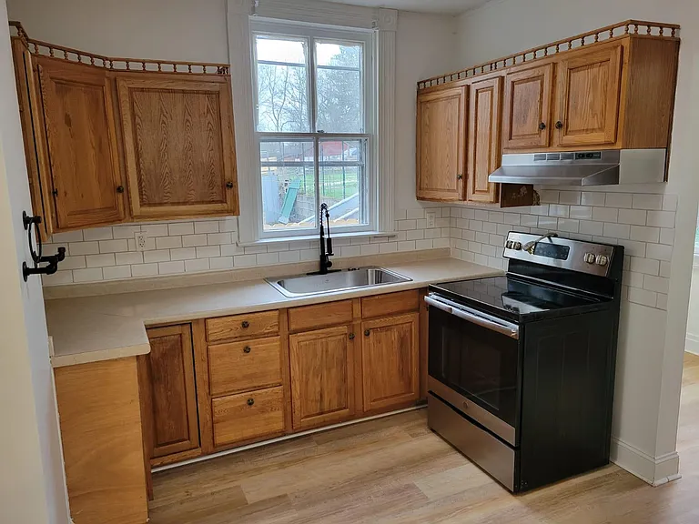 215 W Main St — Photo 29