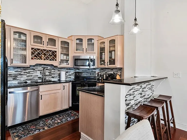 5850 Centre Ave #302 — Photo 5
