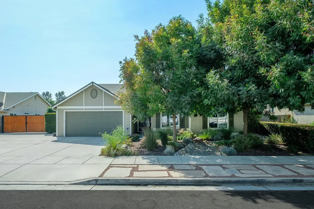 3031 W Wren Ave photo 1