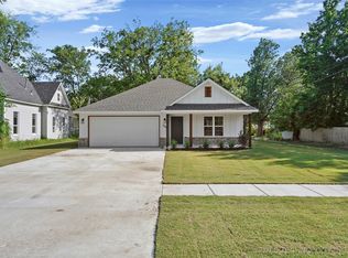 308 SE 2nd St, Pryor, OK 74361