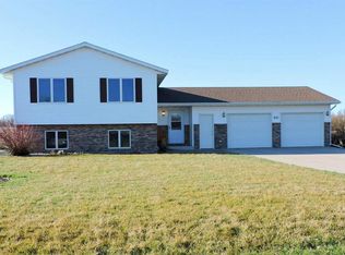 921 4th St, Nicollet, MN 56074