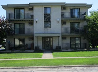 8421 Captons Ln #3S, Darien, IL 60561