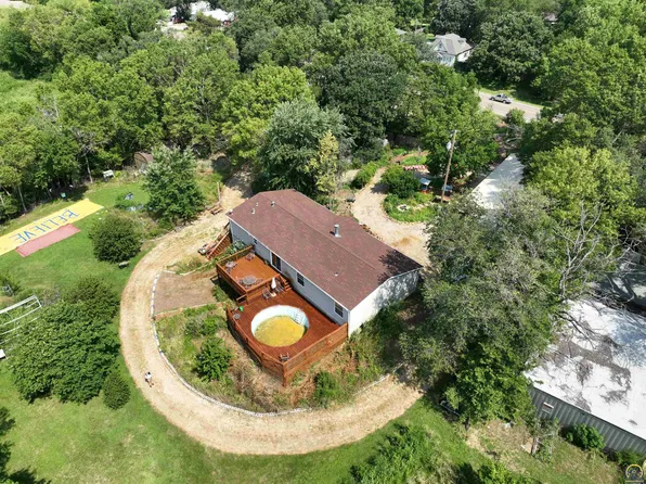 87 Highway 40, Lecompton, KS 66050