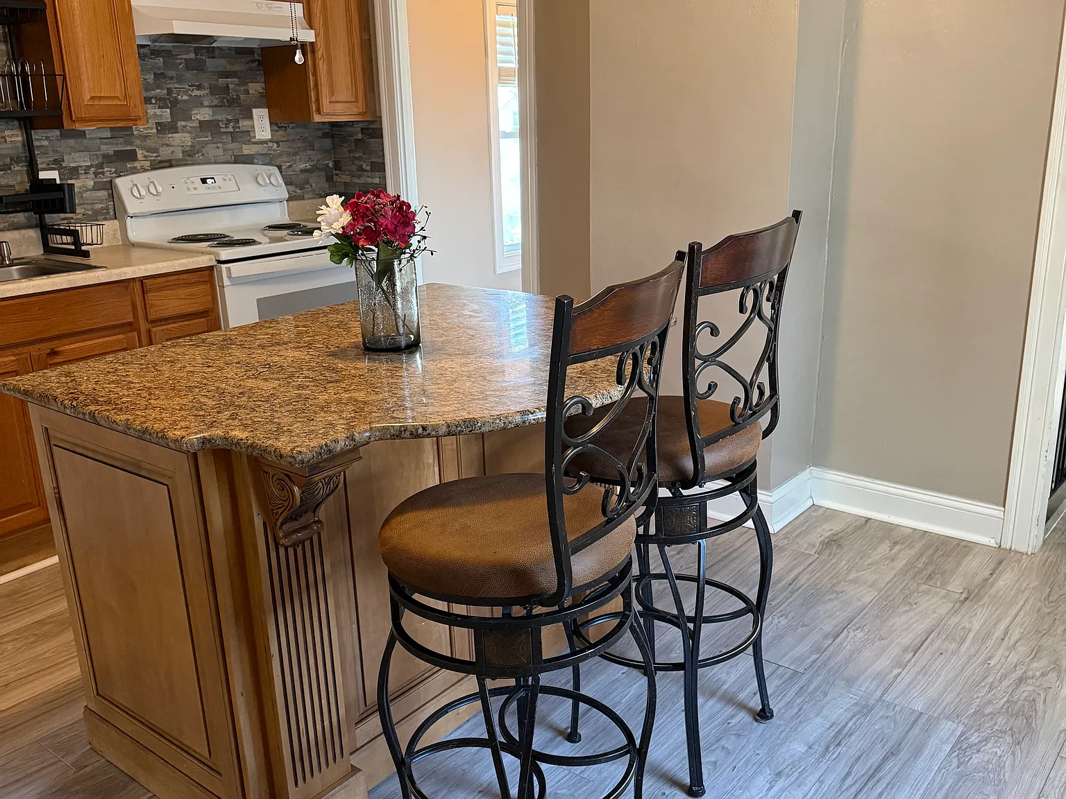 2 bed, 1000 sqft, $1,800 — Photo 4