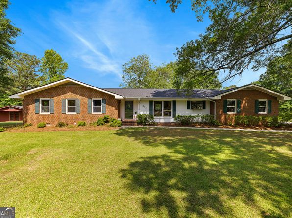 270 Lake Cir, Fayetteville, GA 30215