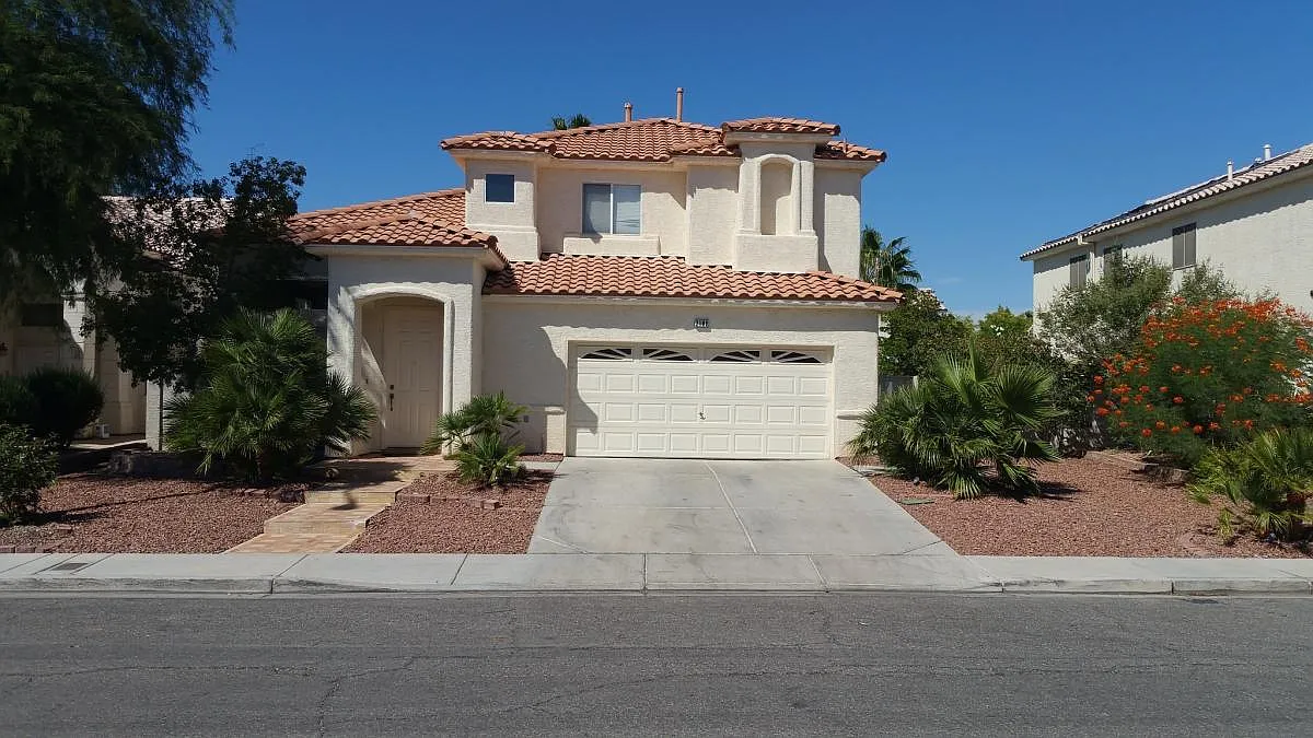 3 bed, 2.5 bath, 2052 sqft, $2,475 — Photo 4