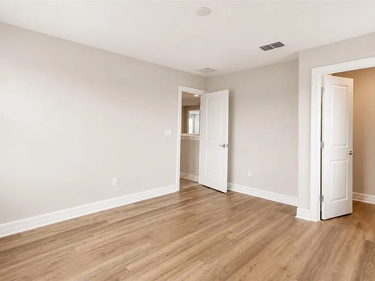 16628 Silver Brook Way — Photo 35