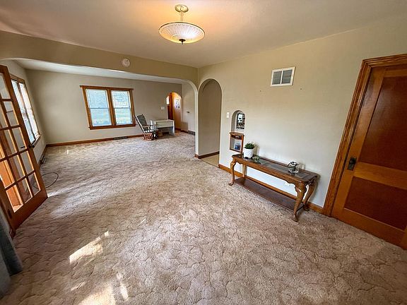3rd image of 509 Lake STREET