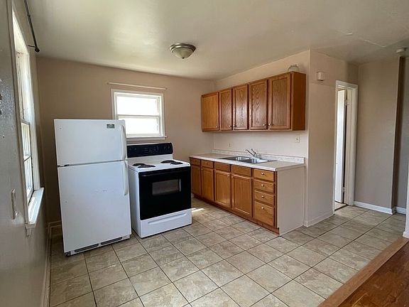 4th image of 409 E Saint Patrick St APT 4