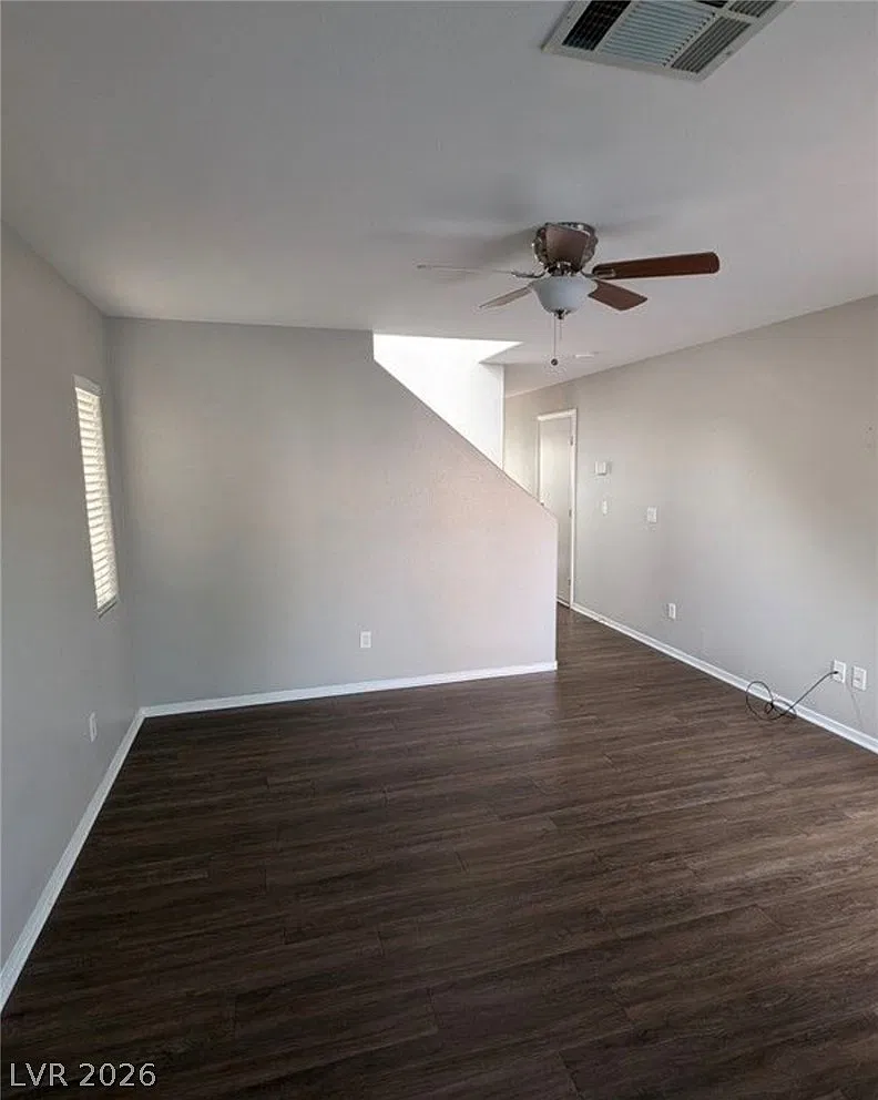 3 bed, 3.0 bath, 1435 sqft, $2,200 — Photo 2