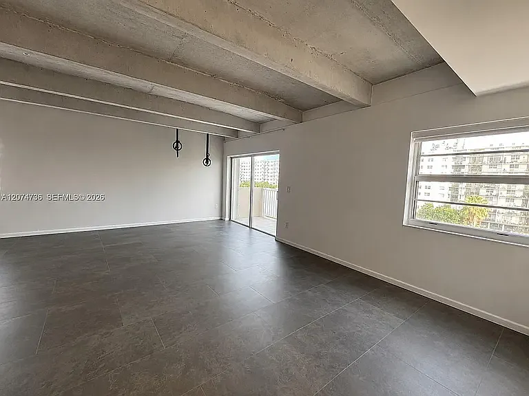 1 bed, 1.5 bath, 758 sqft, $2,000 — Photo 3