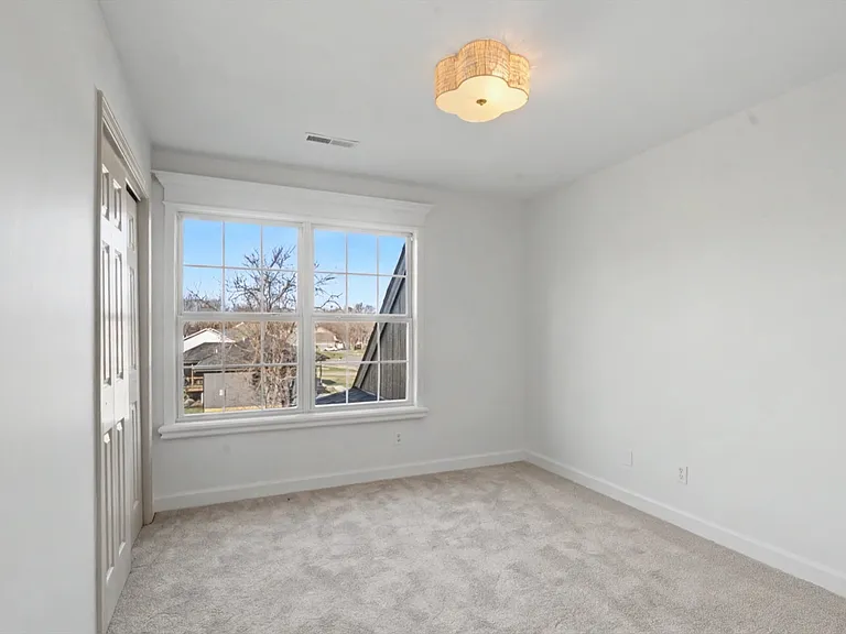 121 Hillside Dr — Photo 15