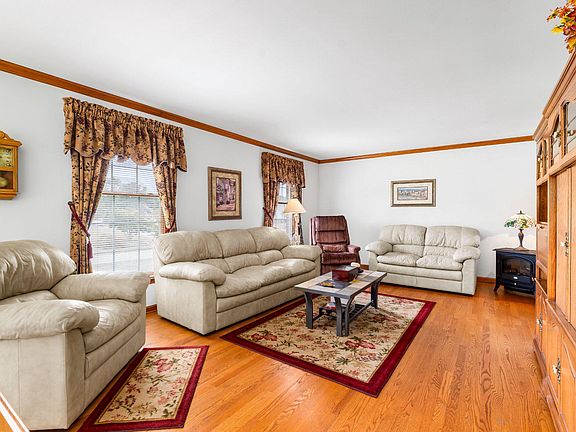 5th image of 106 Michael Ln