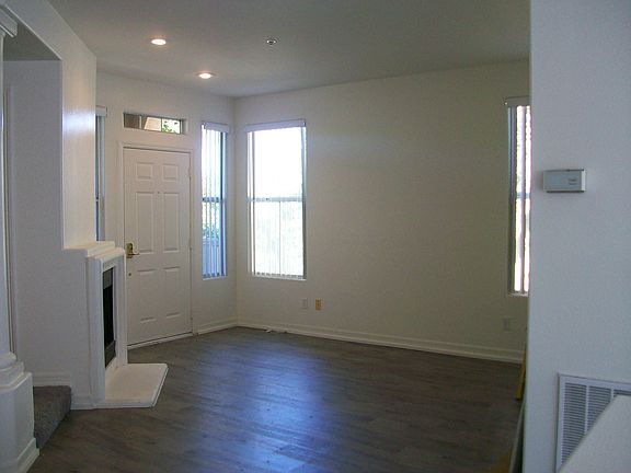 5th image of 557 W Summerfield Cir