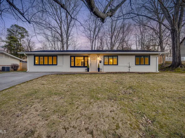 707 Woodhaven Dr, Johnson City, TN 37604