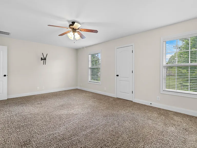 1093 Willow Cir — Photo 32
