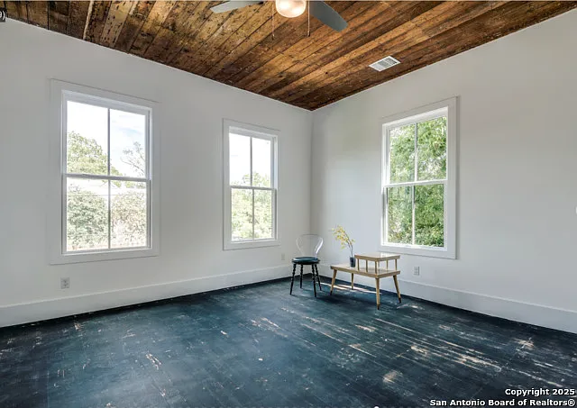 630 E Carson St — Photo 36