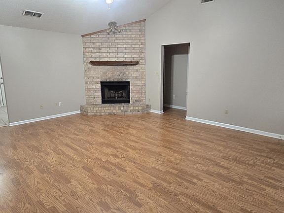 3rd image of 1210 Edgewood Dr
