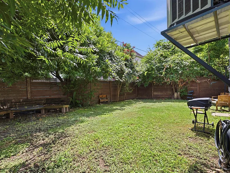 214 W 28th St — Photo 26