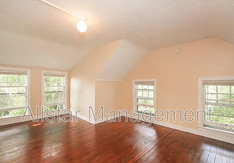 2100 Cottage Grove Dr — Photo 20