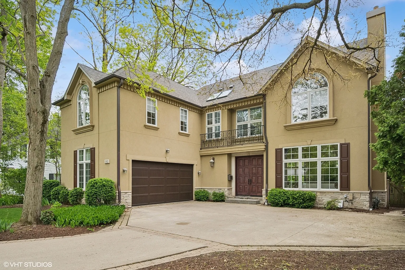 392 Jackson Ave photo 1