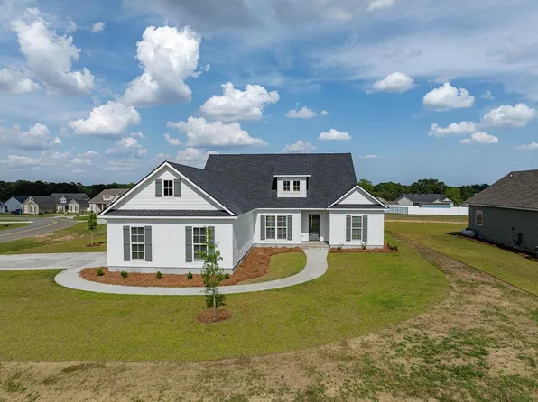 7 Edgewater Ct, Tifton, GA 31793