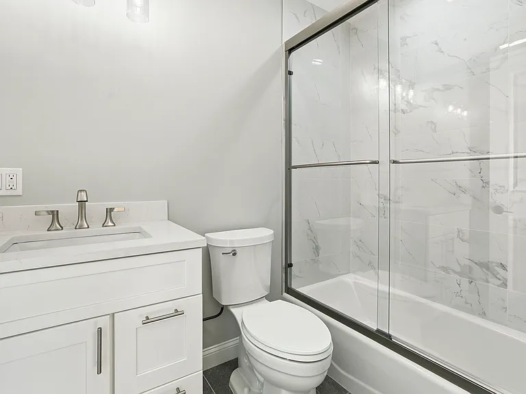 560-562 Warburton Ave #D — Photo 11