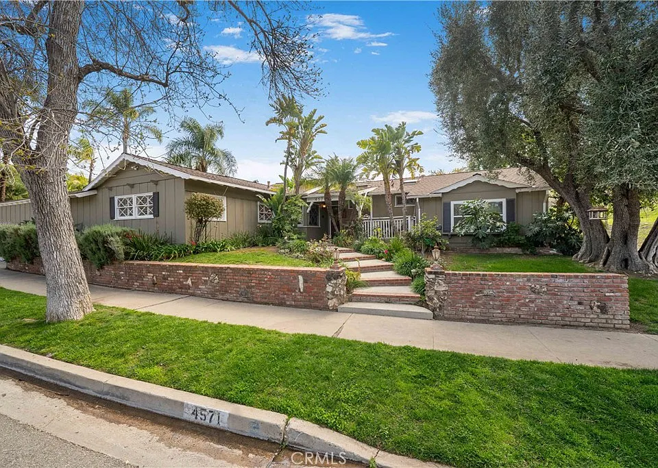 4571 Canoga Dr