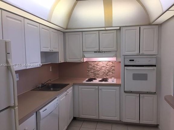 5th image of 19380 Collins Ave APT 607