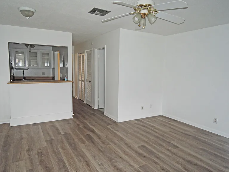 322 Colony Ln #C — Photo 4