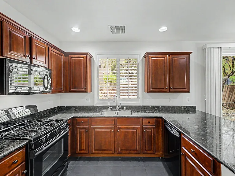 2435 Cordoba Bluff Ct — Photo 9