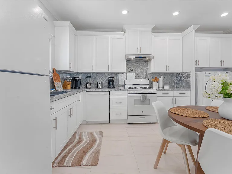 8605 Amy Ave — Photo 9