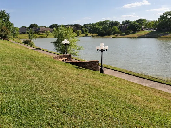 5930 River Bend Dr, Benbrook, TX 76132