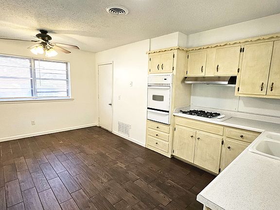 4th image of 104 Olympic Dr