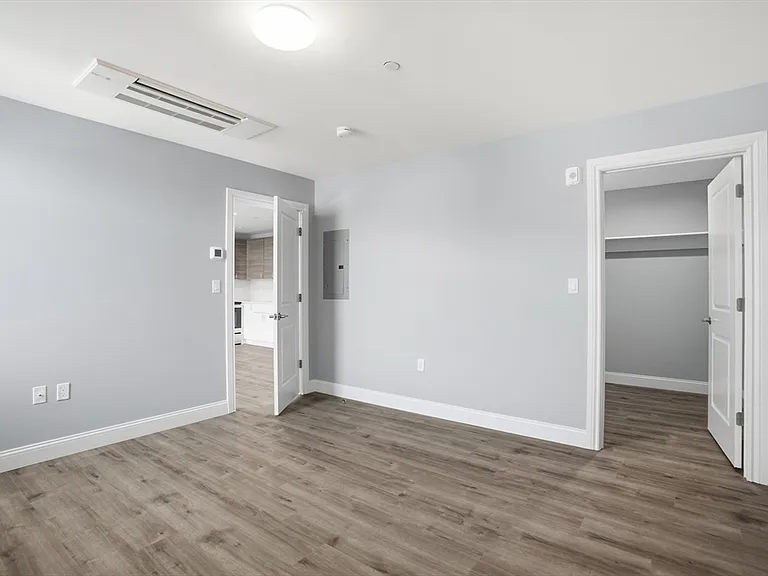 632 Centre St #302 — Photo 7
