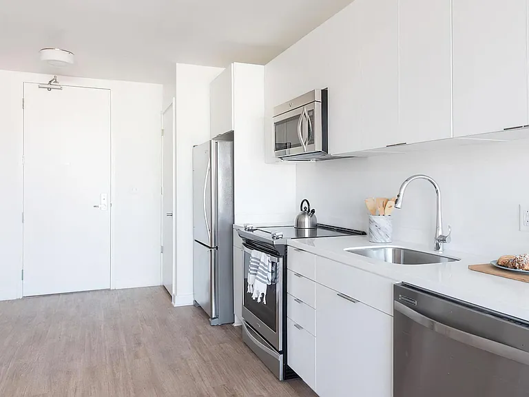 Hendrix Apartments — Photo 23
