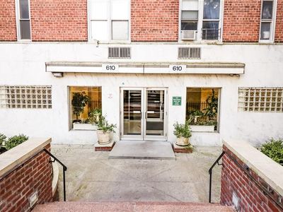 610 Waring Ave APT 4S, Bronx, NY, 10467
