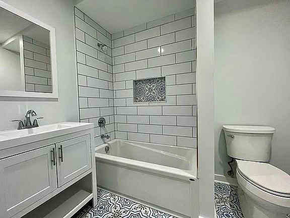 5th image of 1425 N Fairfield Ave #G